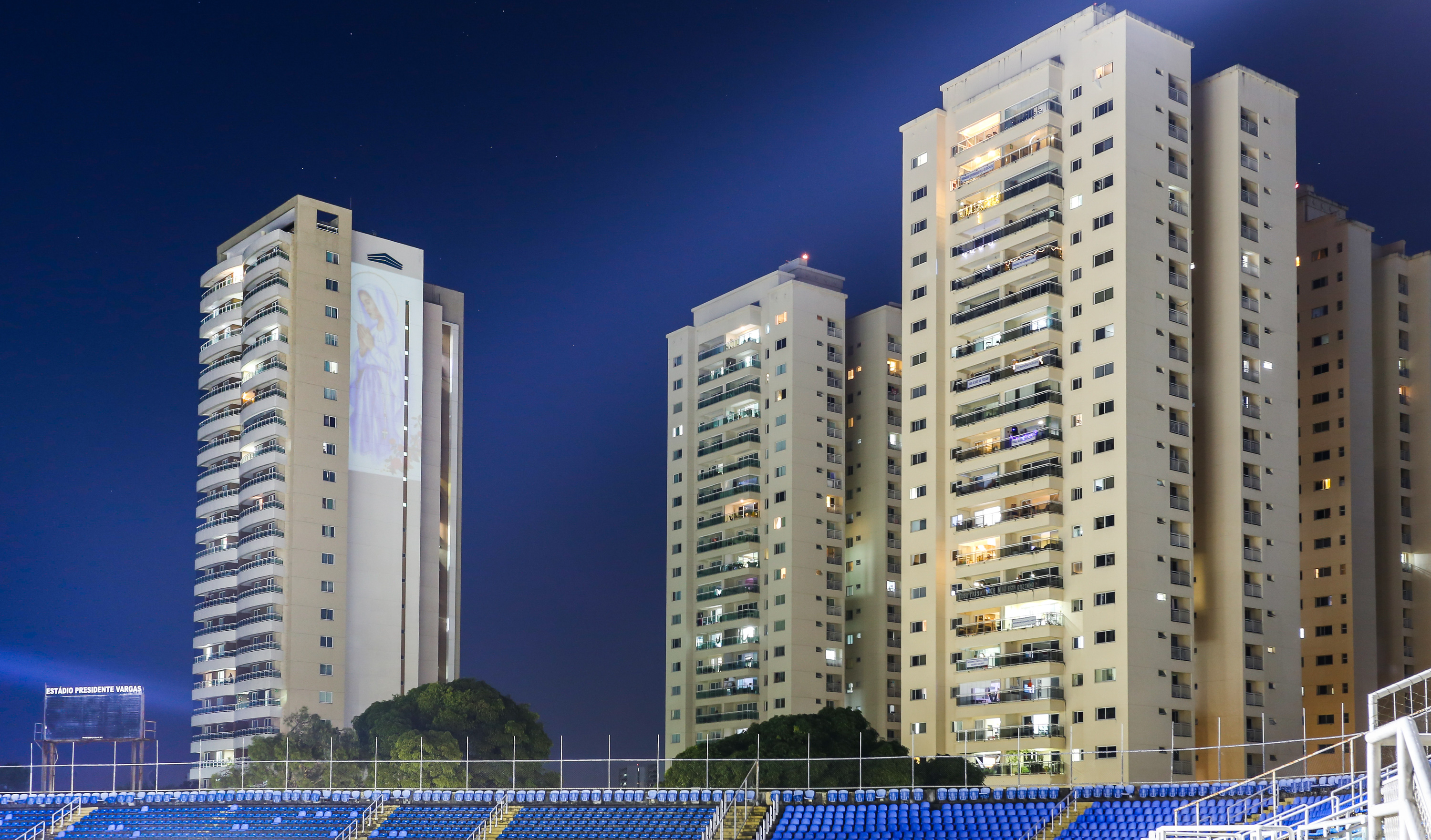 edifícios no entorno do estádio presidente vargas